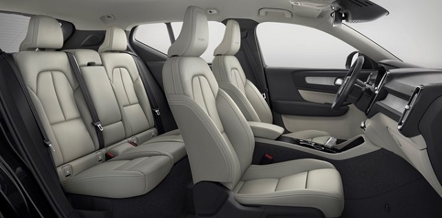 2022 Volvo XC40 interior