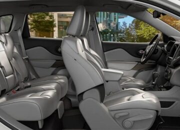 2023 Jeep Cherokee interior