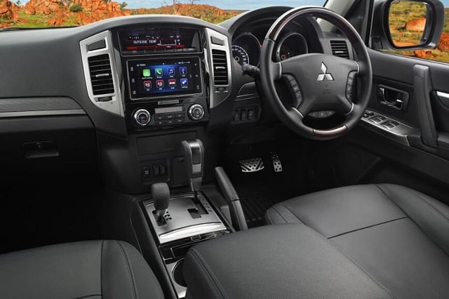 2024 Mitsubishi Pajero Sport interior-min